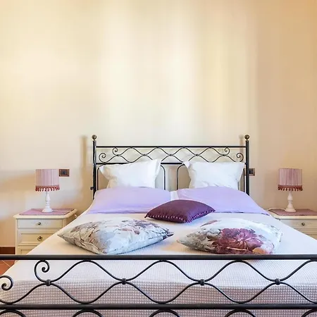 Apartment In Pietra Del '700