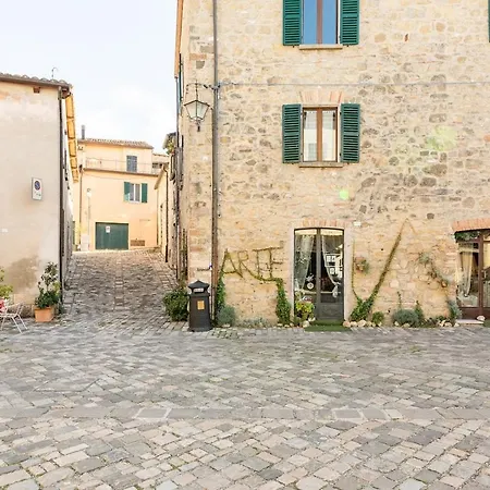 Apartment In Pietra Del '700