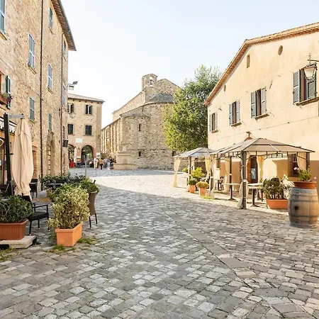 Appartement In Pietra Del '700 *