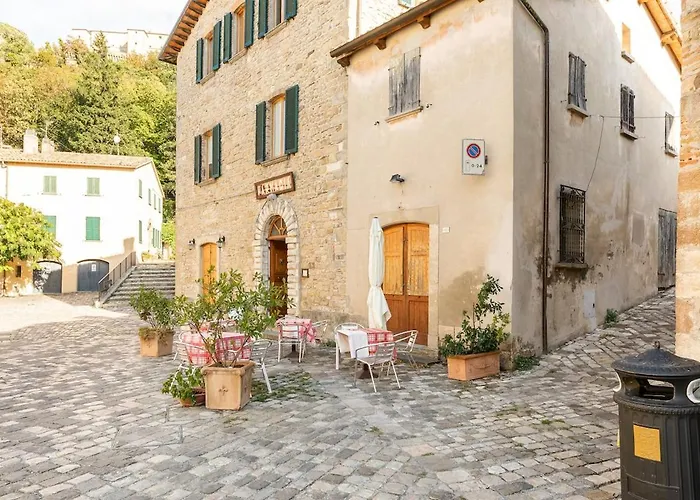 Apartament In Pietra Del '700 *