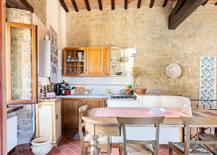 Apartament In Pietra Del '700 *